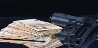 Grupo criminoso PCC terá estabelecimentos comerciais, imóveis e investimentos em futebol em Portugal