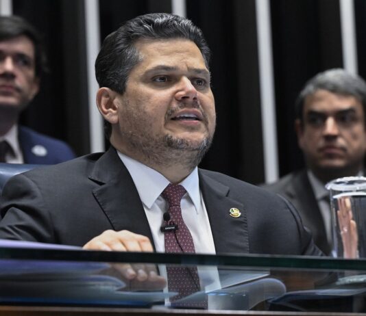 Alcolumbre defende derrubar transição do fim da escala 6×1 | Política